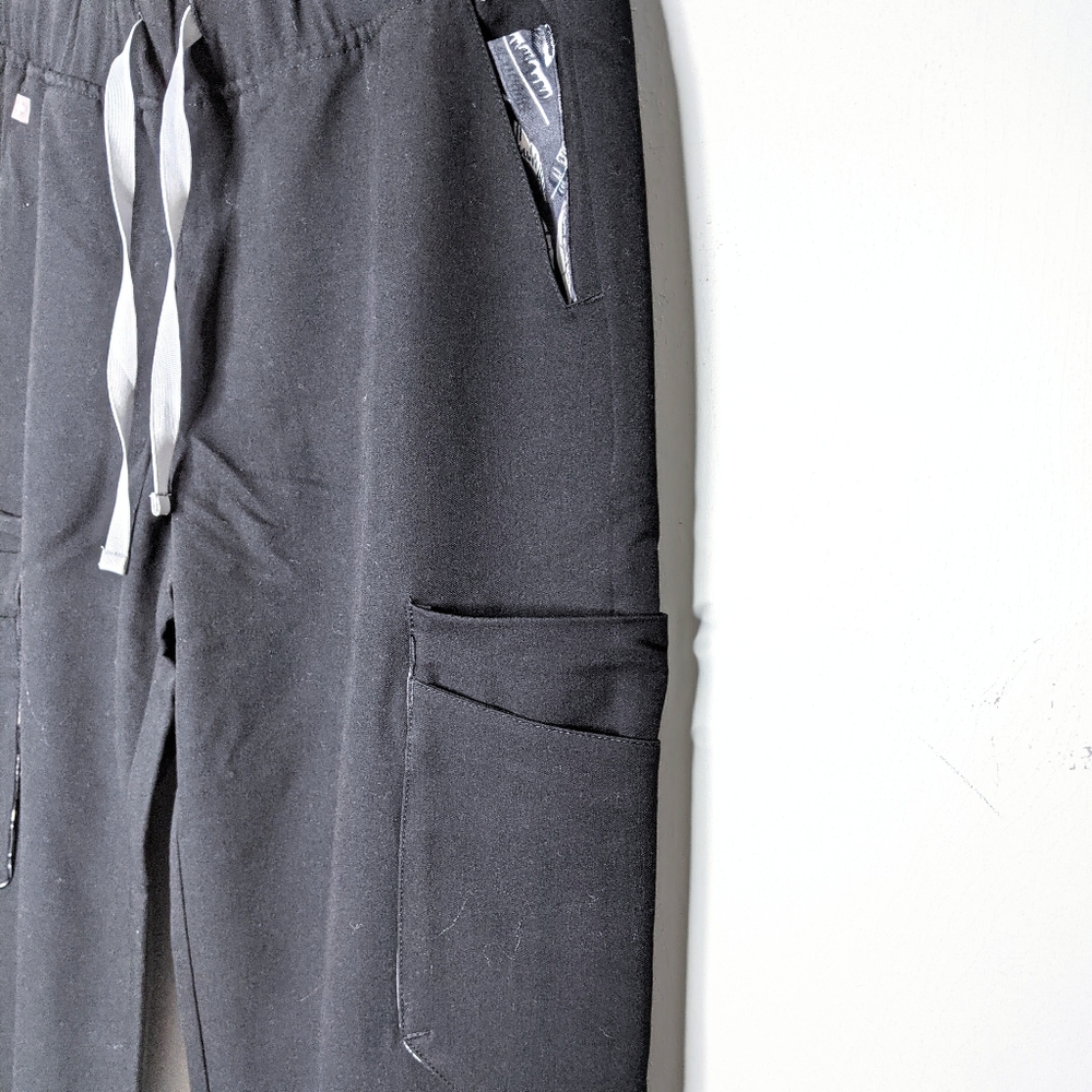 FIGS Tema Performance Wide Leg Cargo Scrubs Pants - Picture 6 of 12